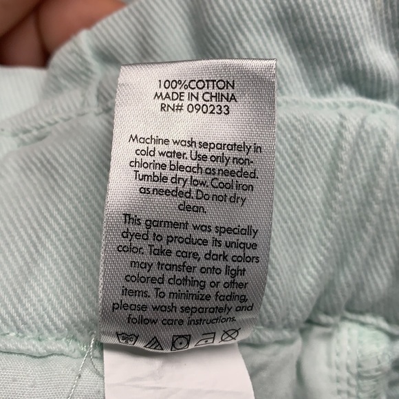 Women’s PacSun Mom Short - Picture 4 of 5